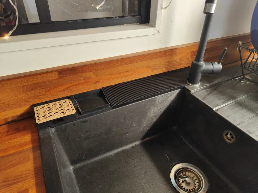 Chắn Nước Vòi Sen + Khay Xà Bông - Image 1