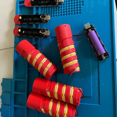 Mô hình SpiralLight: Ống Đèn LED Hỗ Trợ Pin 18650