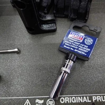 Giá Treo Tường Bàn Phím K400+