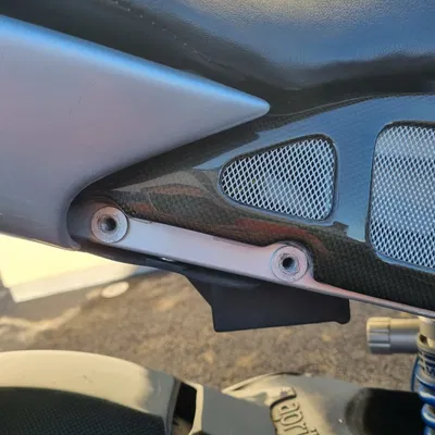 Ốp Chân Dắt Khách RSV / Tuono Gen1