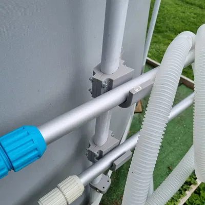 Móc gắn lưới vợt hoặc máy hút bụi hồ bơi