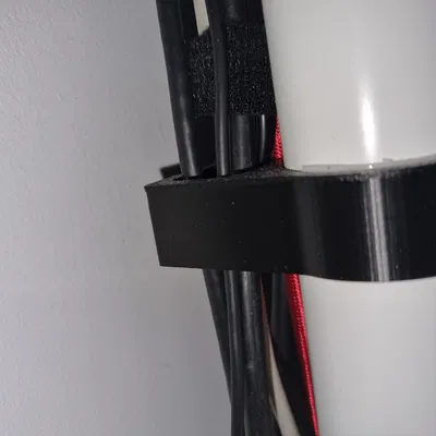 Chỗ luồn dây cho chân bàn IKEA Adils