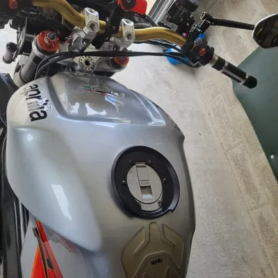 Adapter Givi tanklock cho Aprilia Tuono