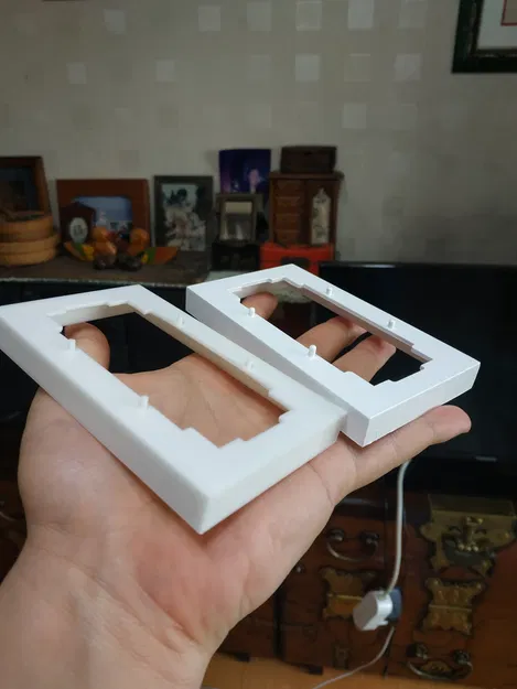 Bộ Nối Dài Ổ Cắm Điện Cho DAISO Winners 2구 콘센트 보조대 - Image 1