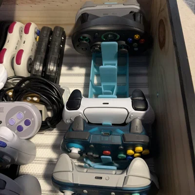 Giá Đựng Controller Hiện Đại Đa Năng