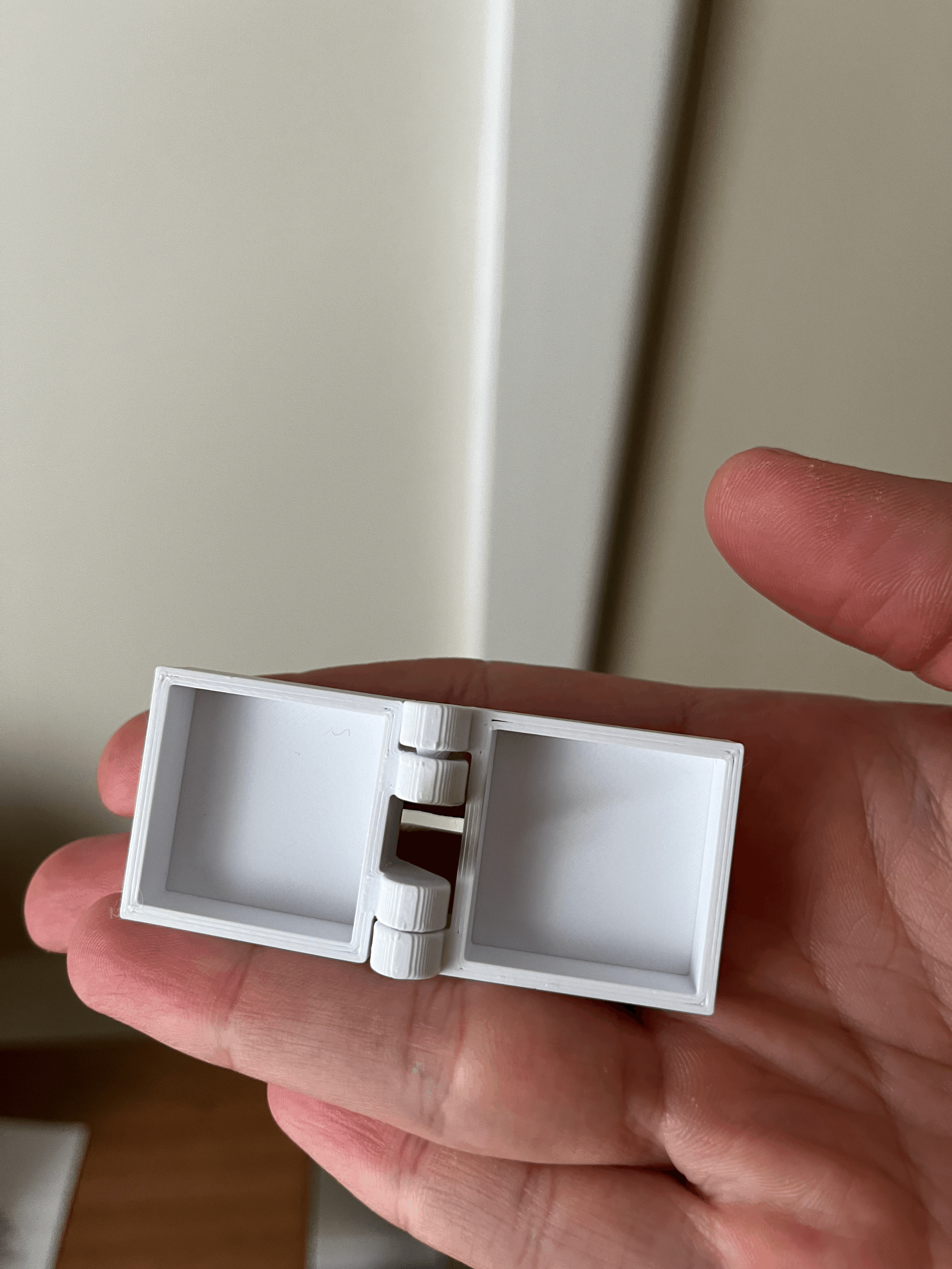 Hộp có bản lề đơn giản