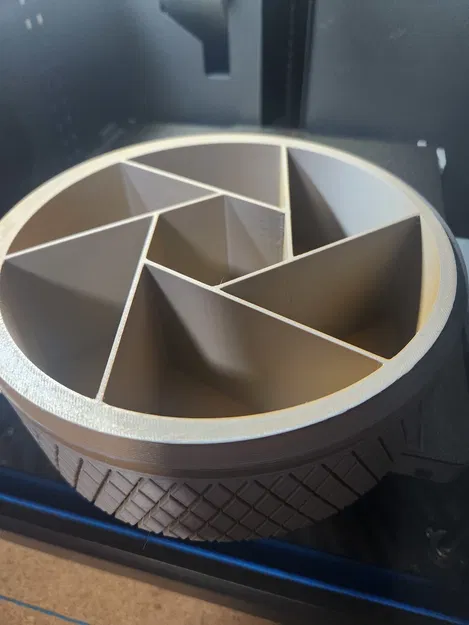 Hộp Đựng Xúc Xắc Nắp Vặn - Image 1