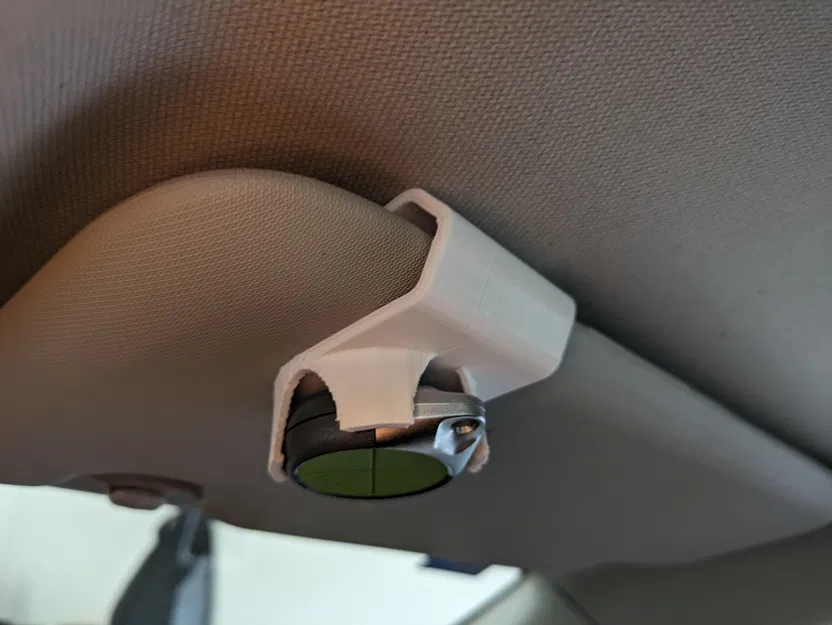 Kẹp Kính Chắn Gió Cho Remote Cửa Cuốn Merlin E970M - Image 1