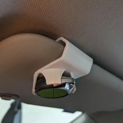 Kẹp Kính Chắn Gió Cho Remote Cửa Cuốn Merlin E970M