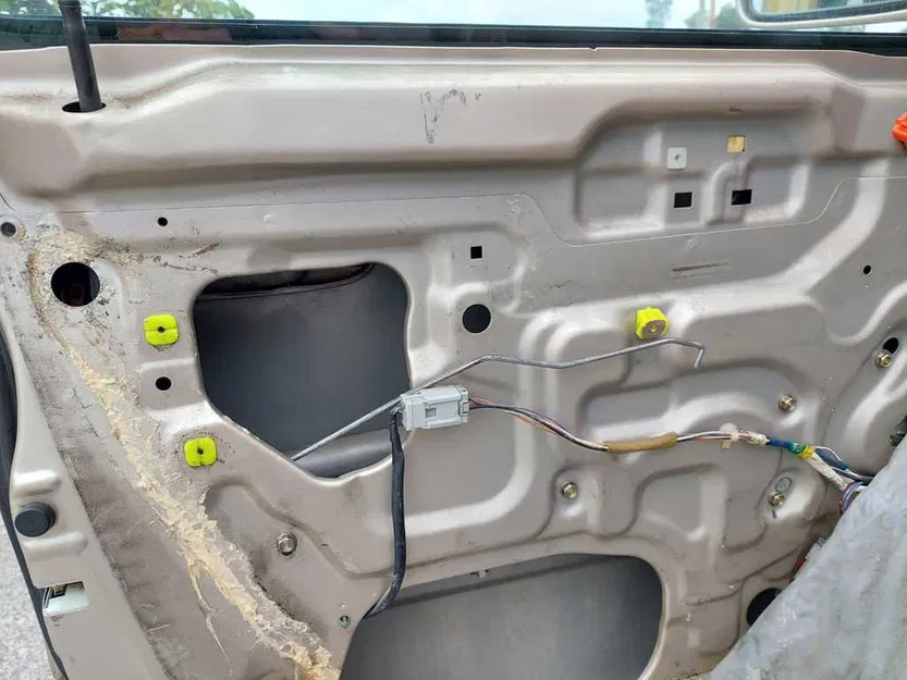 Ốc dẫn hướng ty tay nắm cửa trong Honda CRV - Image 6