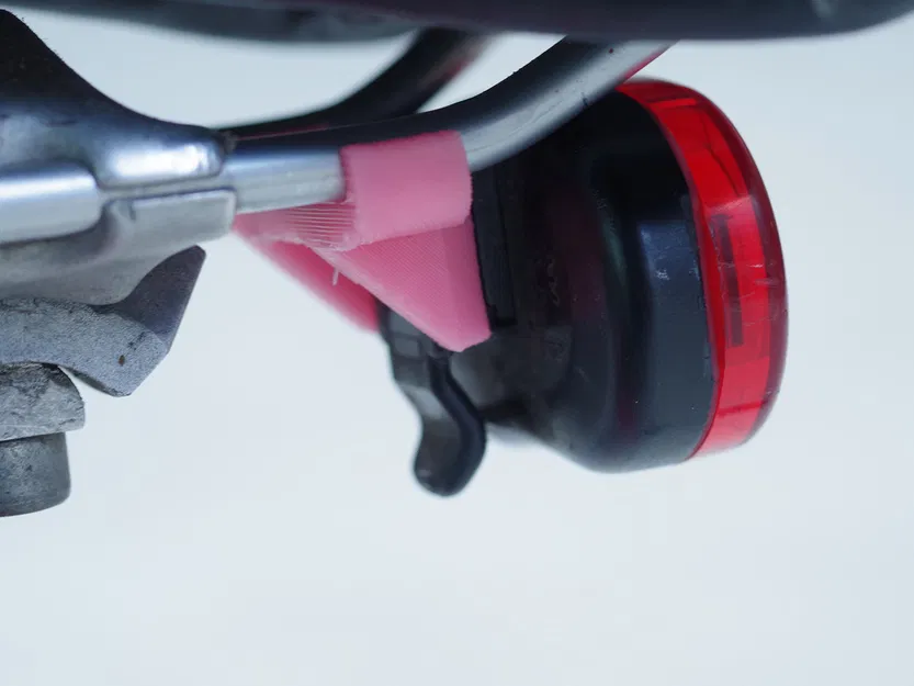 Pat gắn đèn "Smart LED / Planet Bike" vô cốt yên xe - Image 1