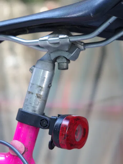 Pat gắn đèn "Smart LED / Planet Bike" vô cốt yên xe - Image 3