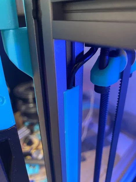 Nắp Che Dây Rãnh T 2020 - Image 1