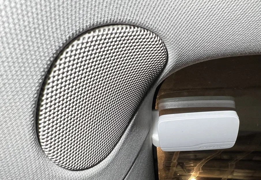 Giá đỡ thẻ Telemaut Telepeage gắn giữa mui xe và kính chắn gió - Image 2