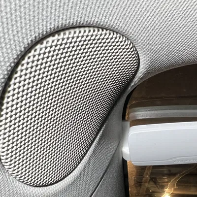 Giá đỡ thẻ Telemaut Telepeage gắn giữa mui xe và kính chắn gió