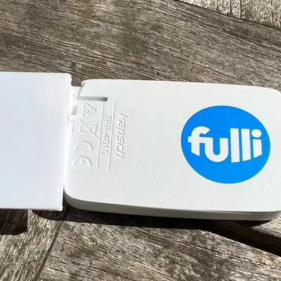 Giá đỡ thẻ Telemaut Telepeage gắn giữa mui xe và kính chắn gió