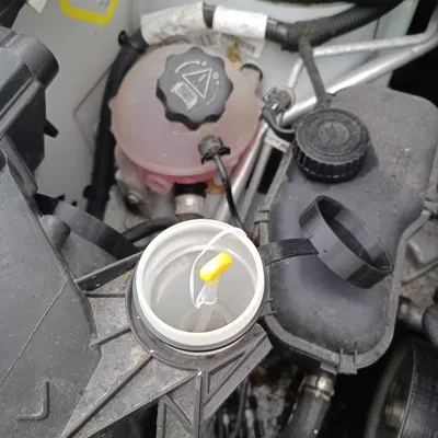 Nắp Bình Nước Rửa Kính Chắn Gió