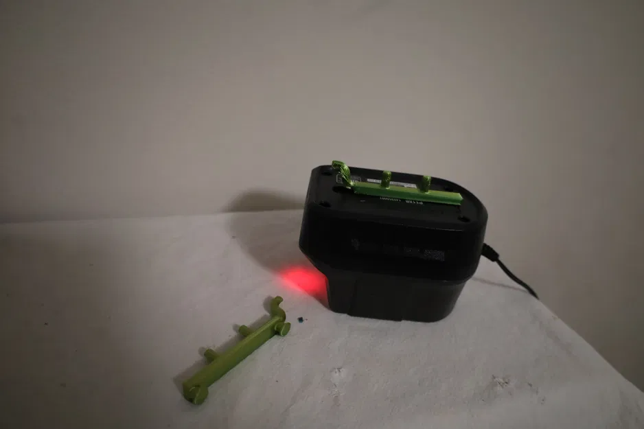 Giá đỡ sạc pin Ryobi cho Pegboard (2.5in/63mm) - Image 7