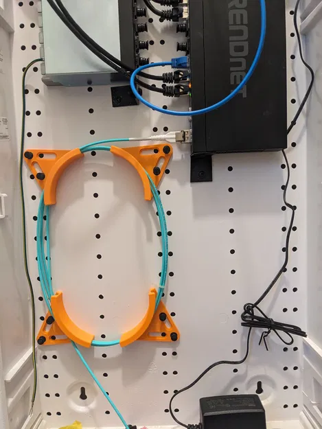 Kẹp Giữ Vòng Cáp Quang Leviton (Tai Mèo) - Image 2