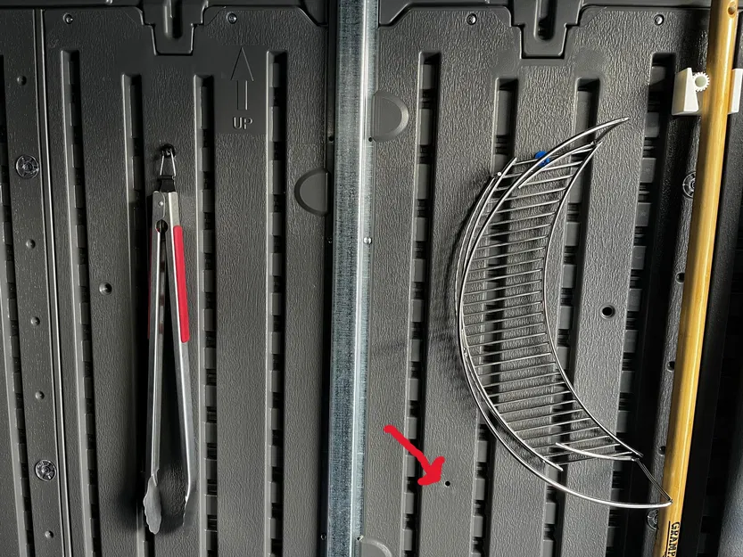 Móc treo đồ cho nhà kho Suncast - Image 2