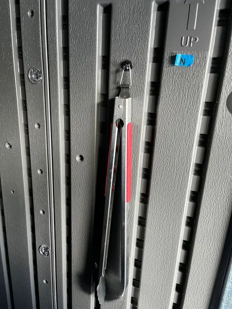 Móc treo đồ cho nhà kho Suncast - Image 4