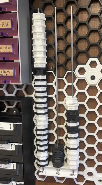 Giá Đỡ Linh Kiện Cho Tấm Lưới Tổ Ong - Image 1