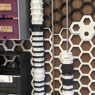 Giá Đỡ Linh Kiện Cho Tấm Lưới Tổ Ong