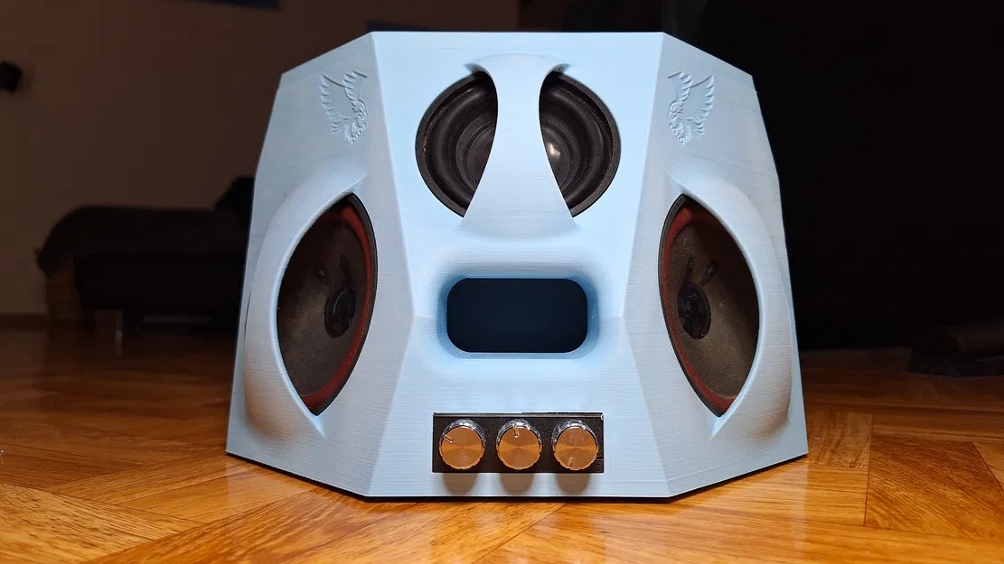 Loa Bluetooth Tái Chế Từ Radio Cũ - Image 1