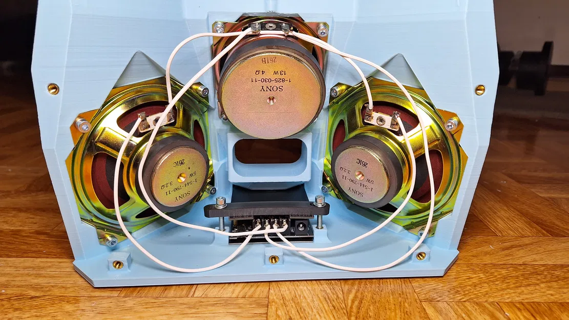 Loa Bluetooth Tái Chế Từ Radio Cũ - Image 2