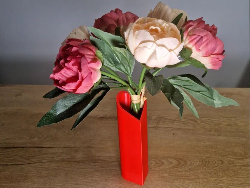 Bình Hoa Hình Trái Tim Lãng Mạn - Image 1