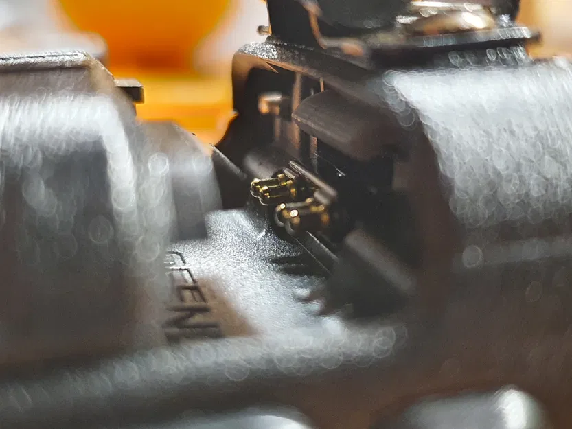 Chốt Pin (Latch) Thay Thế Cho Máy Bộ Đàm Baofeng UV-5R - Image 2