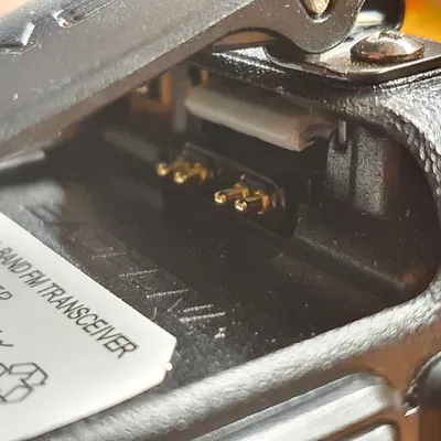 Chốt Pin (Latch) Thay Thế Cho Máy Bộ Đàm Baofeng UV-5R