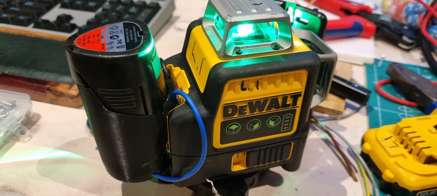 Adapter Chuyển Pin Milwaukee M12 Sang Máy Dewalt 12V - Image 1