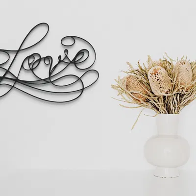 Nghệ Thuật Treo Tường "Love" – Hoàn Hảo Cho Ngày Valentine