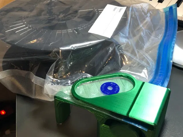 Chân đế bơm cho túi trữ filament hút chân không - Image 3