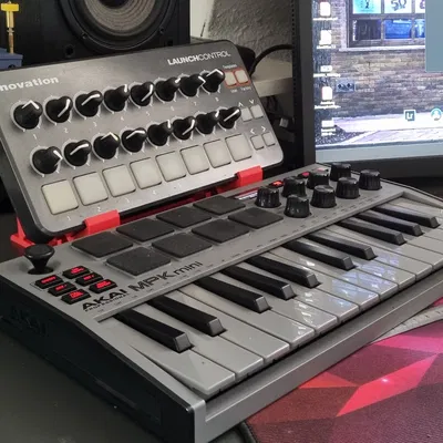 Đế để bàn cho Novation LaunchControl và XL