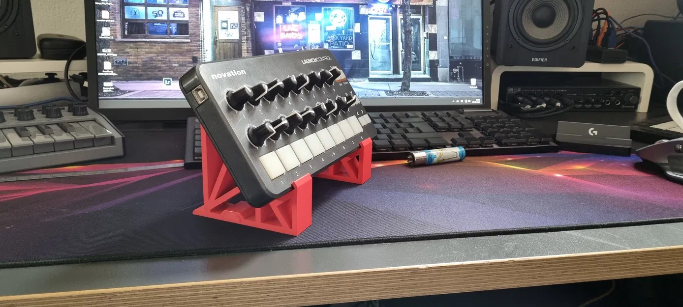 Đế để bàn cho Novation LaunchControl và XL - Image 3