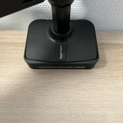 Chân đế hub Satechi cho chân đế màn hình Amazon Basics