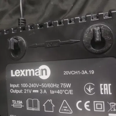 Giá đỡ sạc SKADIS UP20