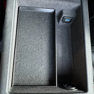 Khay Đựng Đồ Hộp Tỳ Tay Audi A6 Cho Đế MagSafe