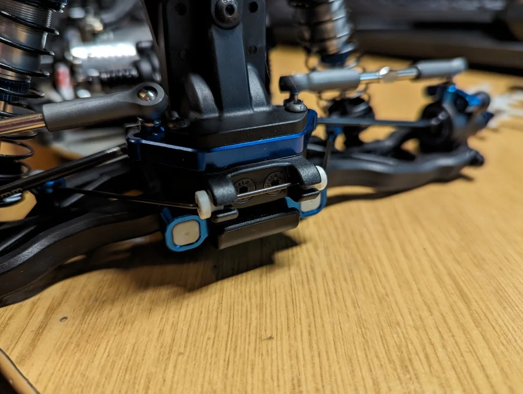 Cổ áo thanh cuộn Team Associated B7 1