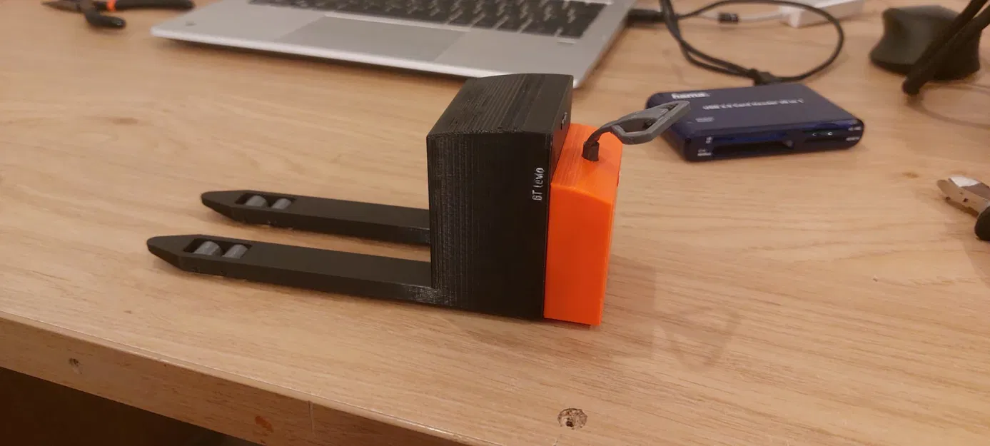 Xe nâng pallet điện Toyota BT Levio tỷ lệ 1/10 - Image 3