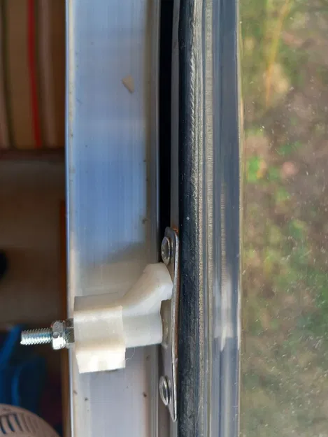 Khóa Cửa Sổ Xe Caravan - Image 1