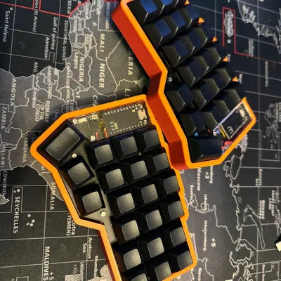 Thân và Hộp Đựng Bàn Phím Corne