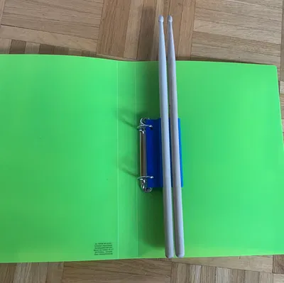 Kẹp đựng tăm bông cho tập hồ sơ / Drumstick holder for ring binder