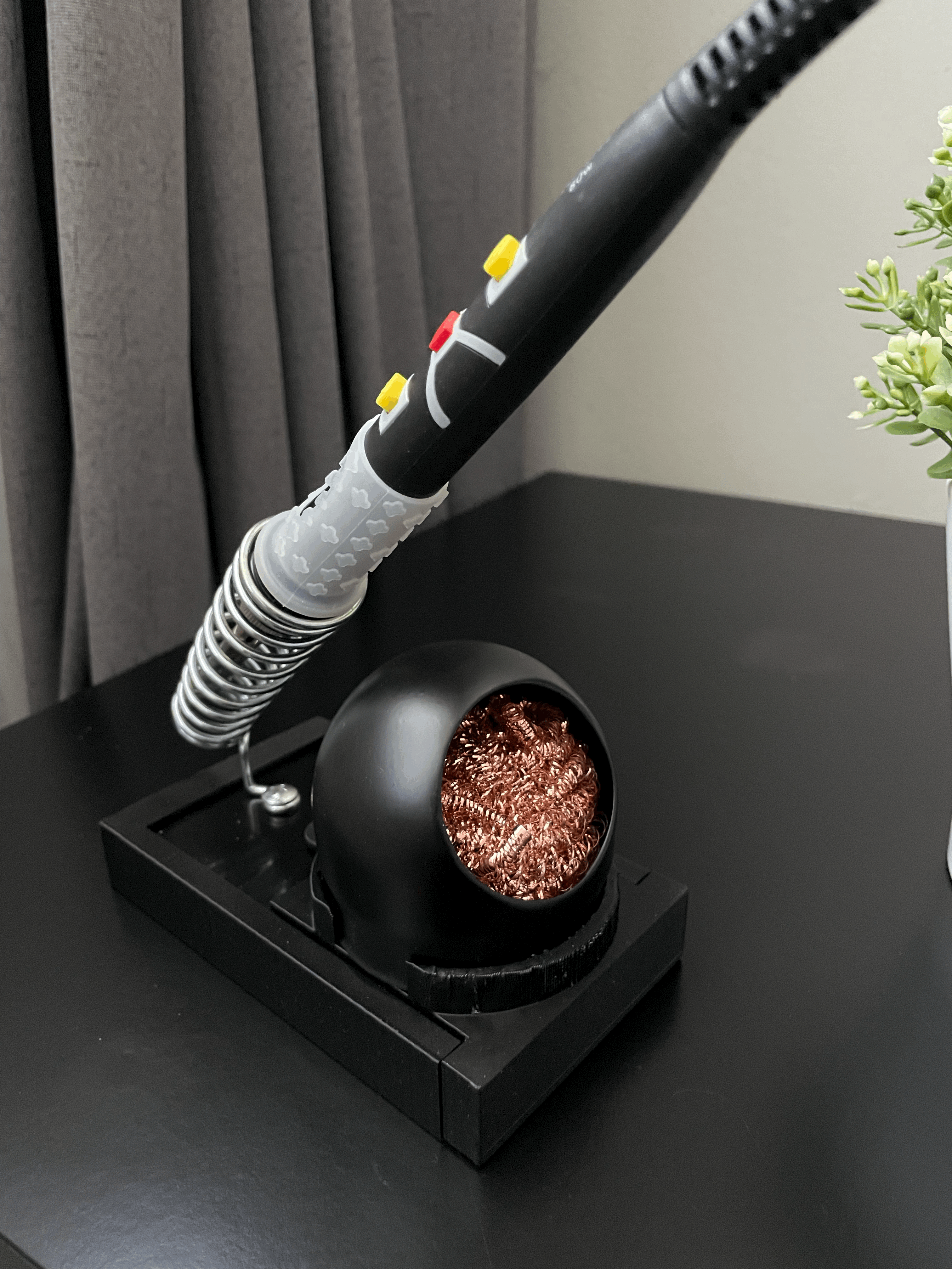 Chân Đế Hàn Sắt (Soldering Iron Stand)