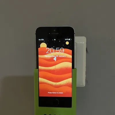 Giá treo tường iPhone SE kèm chỗ để sạc