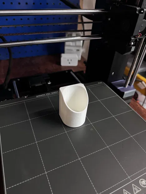 Giá Đỡ Chai Xịt Nhỏ - Image 1