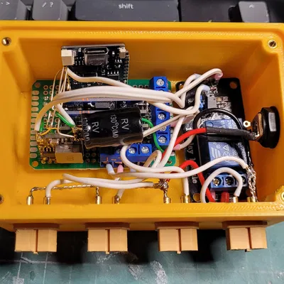 Hộp đựng đồ điện tử