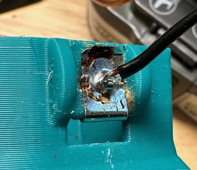 Đầu nối pin Ryobi 18V (in một mảnh, không cần đế) - Image 8